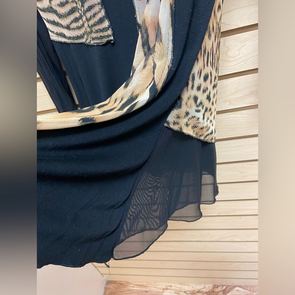 MESMERIZE WOMEN FASHIONABLE BLOUSE TOP MADE IN USA SIZE MEDIUM MSRP $98.00 - Picture 4 of 6